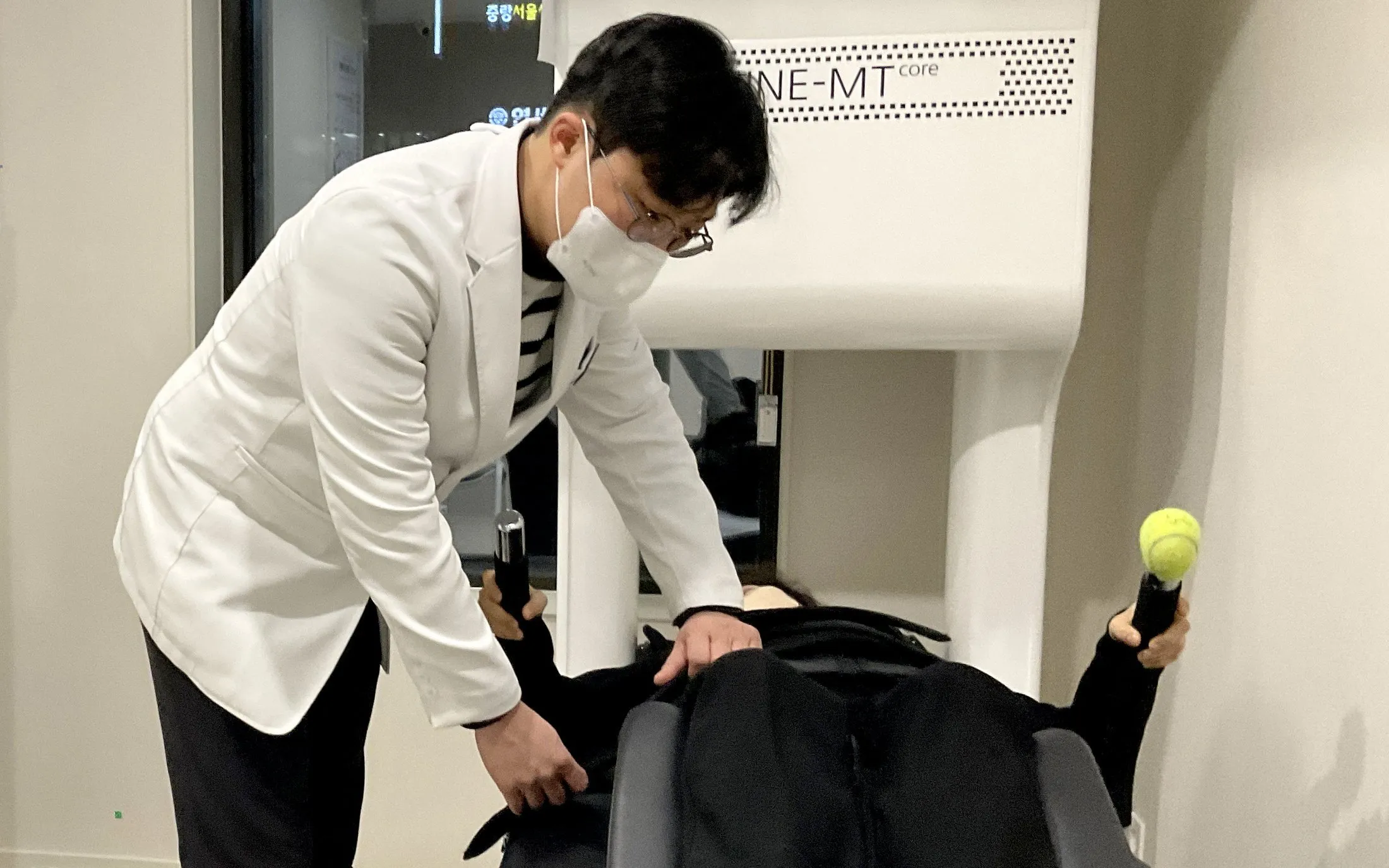 척추·관절 통증 진료 모습